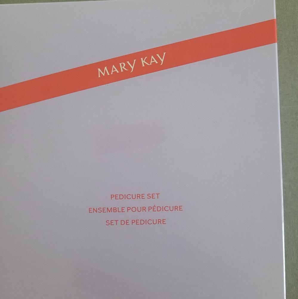 Mary Kay Pedicure Set in Gray with Red Accents